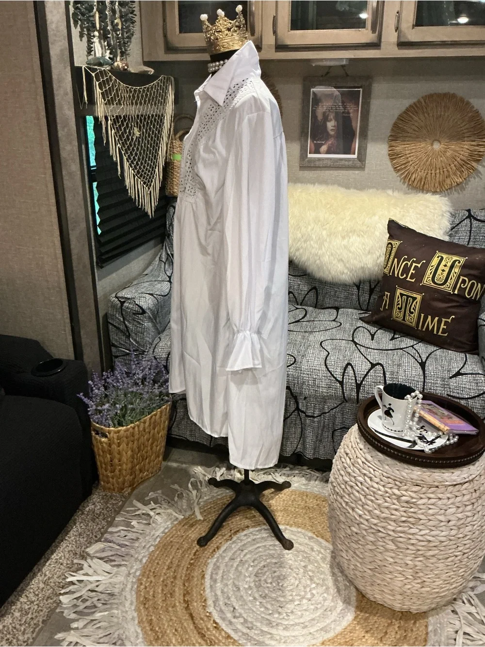 Beautiful White Eyelet High/Low Button-Up Tunic Dress - Picture 10 of 15